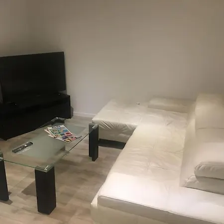 F2 Centre *