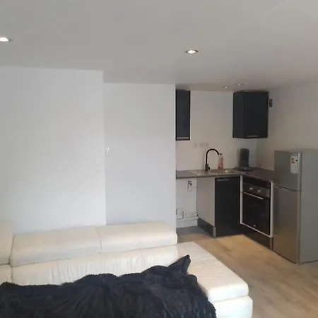 F2 Centre Apartment *